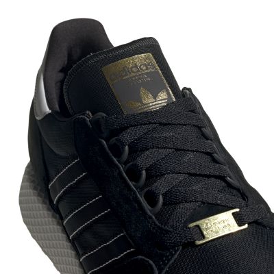 EH1547_8_FOOTWEAR_Photography_Detail View 1_white.jpg