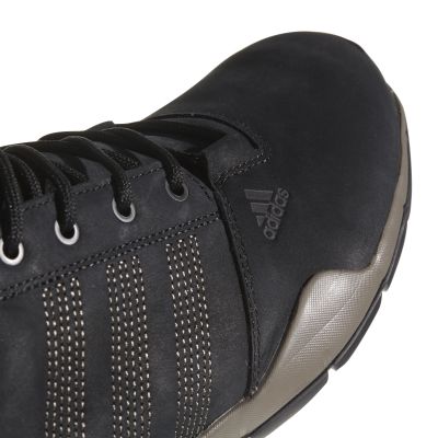 M18556_10_FOOTWEAR_Photography_Detail View 1_white.jpg